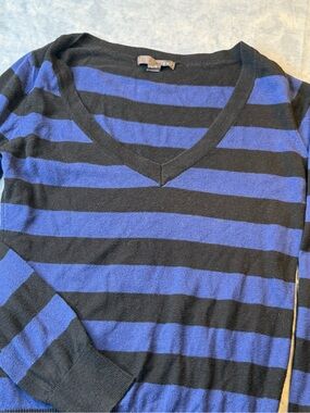 Women’s forever 21 blue and black V-neck striped thin sweater